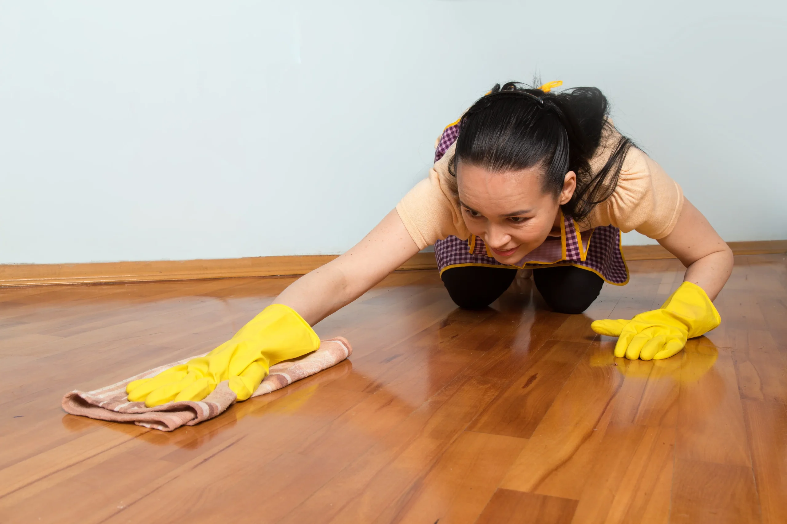 how can you clean laminate floors